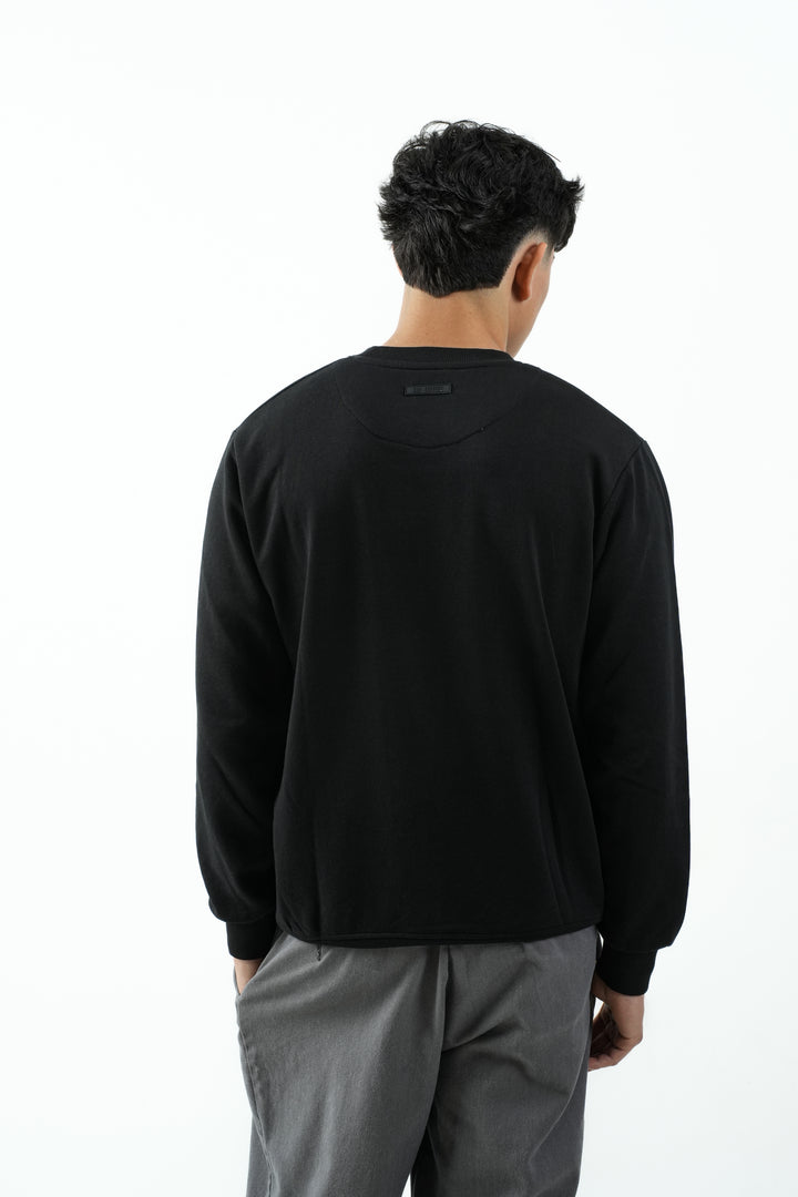 BLACK CREWNECK SWEATSHIRT